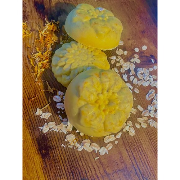 Almond, Turmeric, and Oat Handemade Soap Bar - Picture 5 of 5